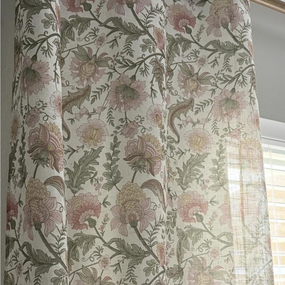 Elegant Floral Curtain in Cream and Pink